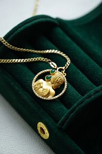 Xinfly Vente en gros de bijoux fins, émeraude naturelle vintage et diamant, design en or jaune 18 carats, pendentif signe du zodiaque - Product Image 2