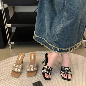 Sandalias de tacón alto para mujer, estilo vintage francés, con punta cuadrada, ligeras, para primavera, con hermoso diseño de cinturón con letras. - Product Image 2