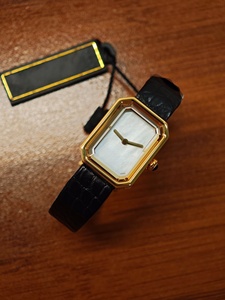 Nuevo Modelo 2026, Reloj de Cuarzo Dorado para Mujer, Estilo Simple, Moderno y Elegante, Venta al Por Mayor de Fábrica - Product Image 3