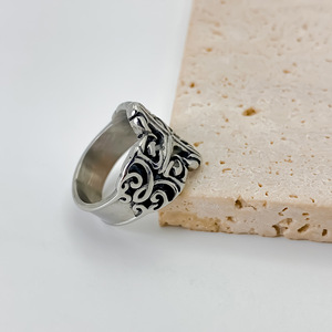 Bague tendance littéraire rétro pour homme EManco, motif classique européen, personnalisée, en acier inoxydable électro-plaqué, hiver 2024 - Product Image 4