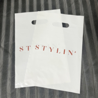 Vente chaude de haute qualité imprimé sac d'emballage en plastique poignée de marchandise en plastique découpé sac pour vêtements sacs à provisions avec Logo