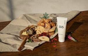 GINGER6 Nettoyant végétalien apaisant avec eau de gingembre et acide hyaluronique pour peau délicate sujette à l'acné et hydratation quotidienne - Product Image 3