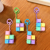 Porte-clés anti-stress Anime, bouton de clavier mignon, jouet sensoriel carré en plastique ABS, à combiner librement, petit cadeau