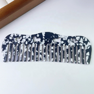 Peine para el Cabello de Diseño Personalizado de Alta Calidad, con Forma de Corazón Hueco, de Acetato de Celulosa, con Logotipo Personalizado - Product Image 4