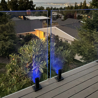 Aleader Lumière LED moderne en acier inoxydable Garde-corps en verre sans cadre Résistant à la rouille/à l'eau Escalier extérieur Cour Mall Villa