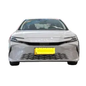 2024 2023 Toyota Camry bensin Sedan Terbaik Jual dalam stok mobil bensin dengan kemudi kiri kain kursi & kamera belakang untuk dewasa