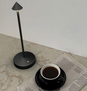 مصباح طاولة LED فاخر لاسلكي قابل للشحن بتصميم سهم صغير، مصباح محمول يعمل بالبطارية للمطاعم والفنادق مع إمكانية ضبط الإضاءة - Product Image 6