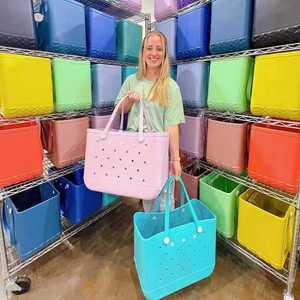 Sac fourre-tout pour femme, sac de plage en EVA, sac fourre-tout imperméable et tendance avec grande capacité de rangement pour les voyages et les activités de vacances - Product Image 1