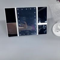 Miroir de maquillage intelligent avec logo personnalisé et design pliable, miroir de table à 22 LED, outil cosmétique de bureau pour réflexion lumineuse