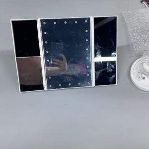 Espejo de maquillaje inteligente con logotipo personalizado con diseño plegable, espejo de mesa de 22 LED, herramienta cosmética de escritorio para reflejo brillante - Product Image 5