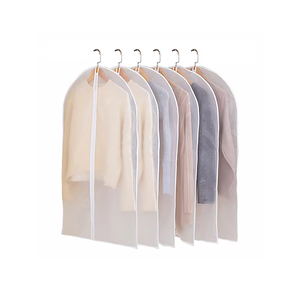 Sacs <span class=keywords><strong>à</strong></span> vêtements en plastique PEVA Hang-Translucent personnalisés pour robes couvre-manteau pliable avec fermeture <span class=keywords><strong>à</strong></span> glissière portable anti-poussière - Product Image 1