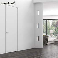 Porte intérieure polyvalente et pratique à charnière invisible, en aluminium blanc et bois, pour dissimuler les portes