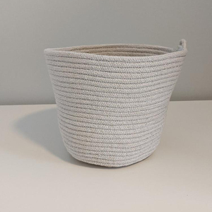 Panier en corde de coton naturel fait main, de taille moyenne, simple et personnalisable, pour la décoration de jardin - Product Image 1