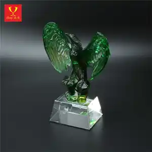 Manufacturer Customized Animal Trophy Souvenir Statue Glass Green Eagle Head Crystal Trophy
