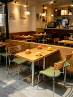 Ensemble de meubles de restaurant sur mesure en bois massif moderne pour tables et chaises de café, usage commercial