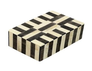 Caja de cuerno ecológica para guardar joyas, estuche de regalo decorativo hecho a mano con diseño tradicional disponible a precio de mayoreo. - Product Image 4