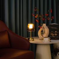 Lampe de table sans fil rechargeable en aluminium avec abat-jour en tissu coloré, télécommande, LED moderne simple et flexible pour chambre à coucher (vente en gros)