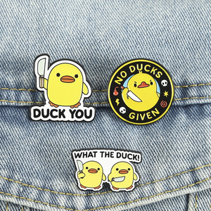 Broche en émail Canard En Colère Drôle Tenant un Couteau, Citations Humoristiques Mignonnes, Badge de Revers, Bijou de Mode, Cadeau pour Amis - Product Image 1