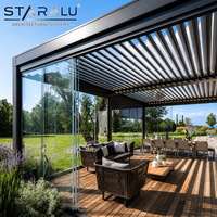 Pérgola de Aluminio con Rejillas Duraderas, Puertas de Vidrio y Sistema de Control de Rejillas Motorizado para Restaurantes y Comedores al Aire Libre