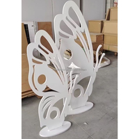 Support de toile de fond en PVC violet clair en forme de papillon pour les événements de mariage, d'anniversaire, de fête, de scène et de décoration murale