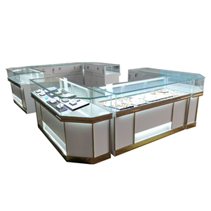 ตู้โชว์หยกโบราณพร้อมเคาน์เตอร์กระจกสีทองและไฟ LED สำหรับร้านขายเครื่องประดับและเงิน ช่วยเพิ่มบรรยากาศให้กับห้างสรรพสินค้า - Product Image 5