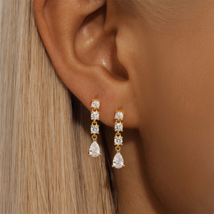 Pendientes de Plata de Ley S925 Chapados en Oro de 18k con Circonita en Forma de Gota de Agua para Niñas - Product Image 1