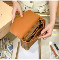 Sac bandoulière vintage marron imprimé avec chaîne pour femme, en PVC, fermeture éclair et fermoir, sac à l'épaule étanche