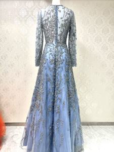 Midnight Bloom: <span class=keywords><strong>el</strong></span> Jardín Celestial, un Vestido Azul Marino de Cuello Alto con Corpiño Transparente - Product Image 4