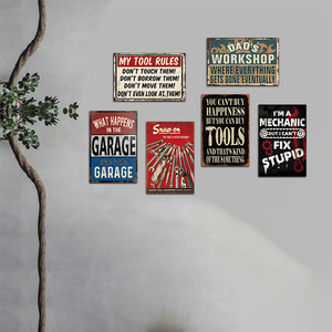 Targa in metallo retrò con scritta 'What Happens In The Garage Stays In The Garage' per decorazione da parete per officina, man cave, amanti degli attrezzi. - Product Image 3