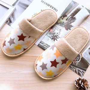 소매 미끄럼 방지 단독 따뜻한 부드러운 산호 양털 슬리퍼 로고 실내 일회용 호텔 슬리퍼 - Product Image 2