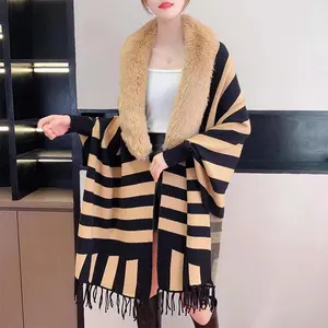 Winter Nieuwe Stijl Gebreide Poncho Vrouw Grote Haarkraag Cape Met Mouwen Mode Franje Strepen Sjaal Trui