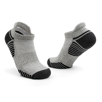 Chaussettes de sport respirantes antidérapantes pour hommes et femmes, en coton, absorbant la transpiration, avec logo 3D sur le revers, pour la course à pied