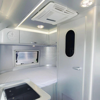 Remolque de Viaje RV de Aluminio Puro Moderno de Primera Calidad, Caravana Todoterreno Resistente 4x4, Remolcable, con Baño, Ducha y Paneles Solares de 150W