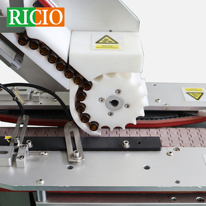 Sistemas de Etiquetado Automatizados RICIO Gold Supplier, Máquina Etiquetadora de Alta Velocidad para Viales con Etiquetas Autoadhesivas para Bandejas - Product Image 4