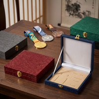 Boîte de présentation de médailles de luxe rouge et verte - Boîte cadeau pour badge - Boîte commémorative pour médailles - Boîte en papier rigide enduit faite à la main pour médailles