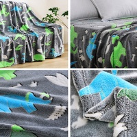 Couverture en flanelle phosphorescente avec étoiles et planètes lumineuses, motif rayé, douce et moelleuse, pour chambre d'enfants et voyage