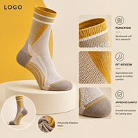 Chaussettes de compression à rayures en polyamide et élasthanne, avec panneau en maille tricotée asymétrique, soutien gradué du mollet, ajustement parfait, logo et emballage assortis.