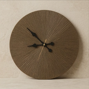 Reloj de Mesa de Latón y Cerámica Estilo Art Déco con Diseño de Rayos de Sol Dorados |   Decoración Minimalista para el Hogar con Diseño Radial Texturizado en Bronce para el Pasillo - Product Image 2