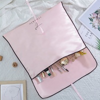 Sac cadeau en satin brillant avec impression de logo personnalisé pour lingerie, emballage cadeau doux, pochette en satin de soie