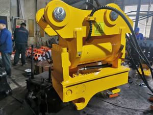 Miniexcavadora con motor de enganche rápido de inclinación eléctrica como componente central - Product Image 3