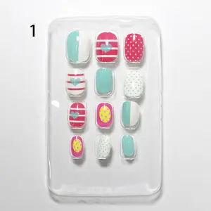 12Pcs/box Little Miss Pressed On Artificial Teenager Girls Kids Nails With Glue Full Cover Wearable Children False Nails