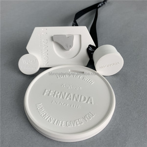 Tablettes désodorisantes céramiques poreuses pour voiture avec logo personnalisé, diffuseur d'arômes suspendu en pierre, <span class=keywords><strong>plaque</strong></span> de plâtre parfumée - Product Image 1