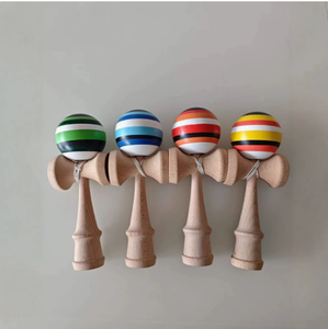 Jeu de Kendama en bois multicolore <span class=keywords><strong>pour</strong></span> toute la famille : idéal <span class=keywords><strong>pour</strong></span> les enfants, les adolescents et les adultes, parfait comme cadeau d'<span class=keywords><strong>anniversaire</strong></span>, favorise la coordination œil-main et l'entraînement des compétences. - Product Image 1