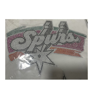 Venta al <span class=keywords><strong>por</strong></span> mayor de diseños de diamantes de imitación termoadhesivos de baloncesto de San Antonio, listos para enviar, para camisetas y sudaderas. - Product Image 2