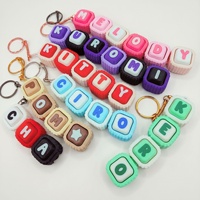 Gantungan Kunci Keyboard Plastik Fidget Clicker untuk Menghilangkan Stres, Gantungan Kunci Fidget Clicker Cetak 3D, Mainan Pereda Stres Mini Persegi