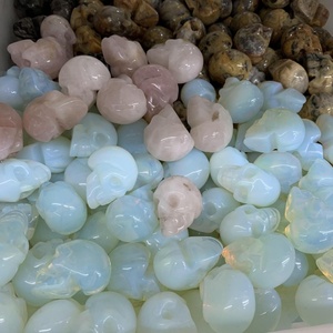 Adorno de calaveras de cristal pulido de 2 pulgadas, piedra preciosa natural tallada en una cabeza de fantasma, diseño de grabado, decoración de Halloween - Product Image 4