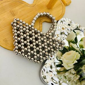 Sac à chaîne en perles scintillantes unique, nouveau sac tendance pour femme 2023, sac bandoulière polyvalent populaire pour l'été avec design en perles. - Product Image 3