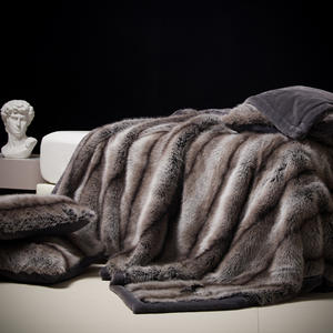 <span class=keywords><strong>Couverture</strong></span> de luxe en fausse <span class=keywords><strong>fourrure</strong></span> de <span class=keywords><strong>renard</strong></span> épaisse et floue élégante pour la décoration intérieure taille personnalisée hiver chaud tricoté impression couvertures de lit - Product Image 4