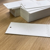 Haute qualité de luxe écologique 700G coton papier blanc en relief Logo recyclé étiquettes volantes pour vêtement/sacs/chaussures