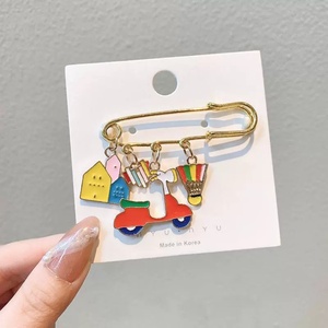 Sevimli Japon Broş Ins Trendy Parlama Önleyici Sabit Giysi Ayı Çilek Karikatür Broş Çanta Aksesuarları Kadınlar için - Product Image 5